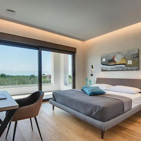 Swanky In With Private Garden