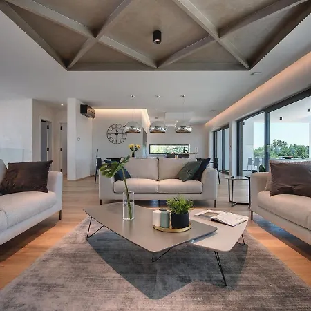 Swanky In With Private Garden *