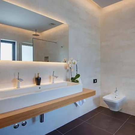 Swanky In With Private Garden Villa *