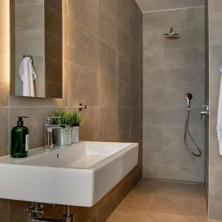 Swanky In With Private Garden
