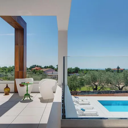 Swanky In With Private Garden *