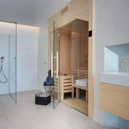 Swanky In With Private Garden Villa *