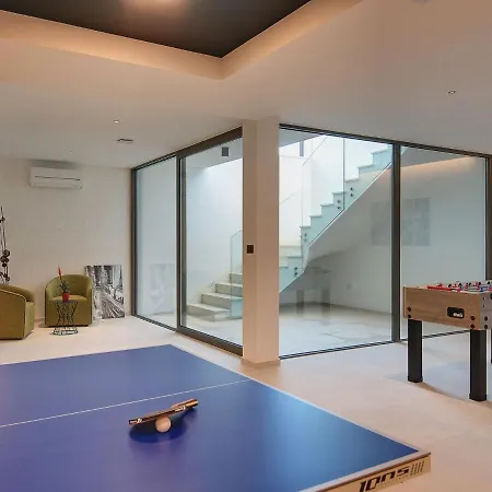 Swanky In With Private Garden