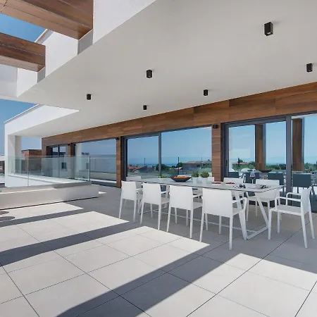 Swanky In With Private Garden *