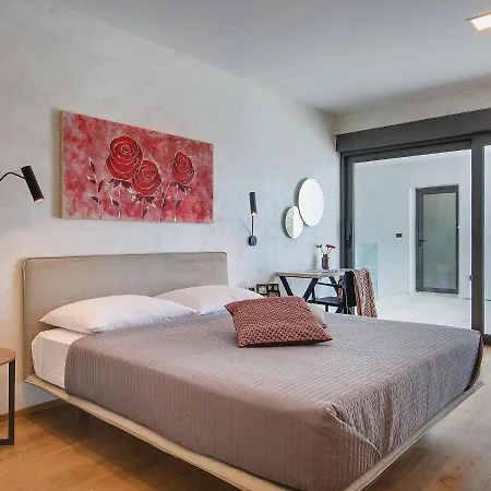 Swanky In With Private Garden Villa Vodnjan