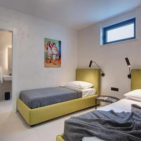 Swanky In With Private Garden