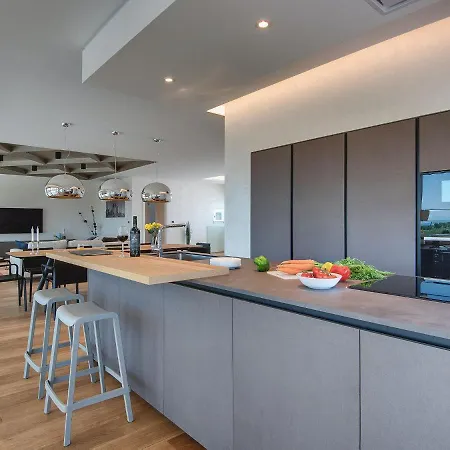 Swanky In With Private Garden *